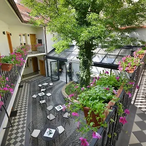 At The White Lily 4* Prag